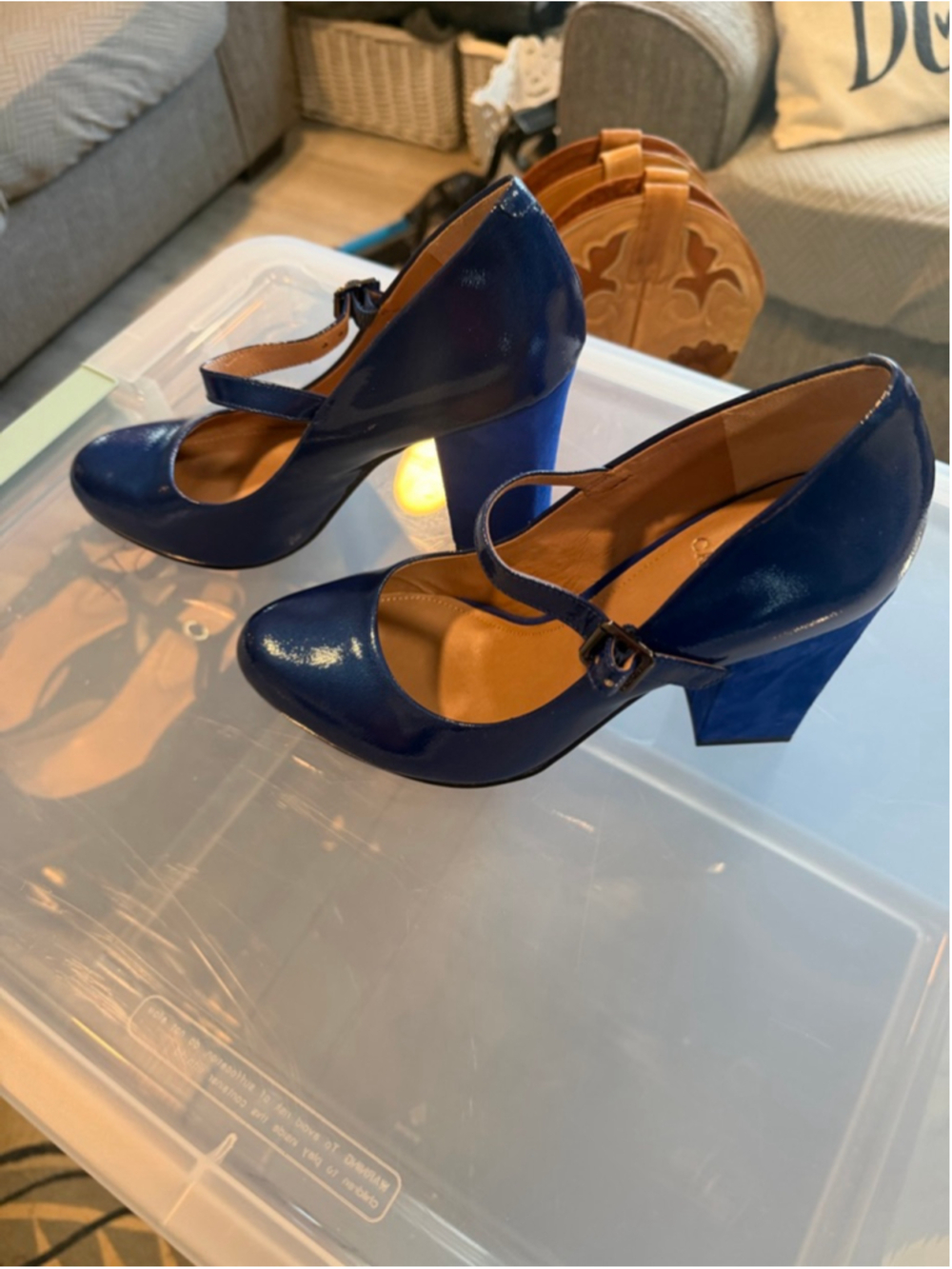Women's Vince Camuto Blue Patent Leather Mary Jane Heels Size 9 - Picture 3 of 5